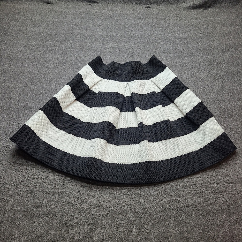 Xhilaration Skater Skirt Womens Medium Black White Striped Pleated Heavy Weight